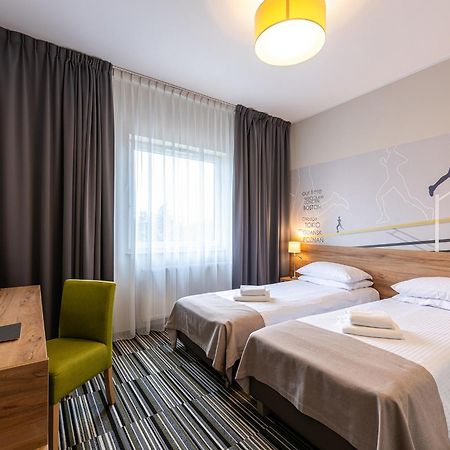Hotel Maraton Szamotuły Esterno foto
