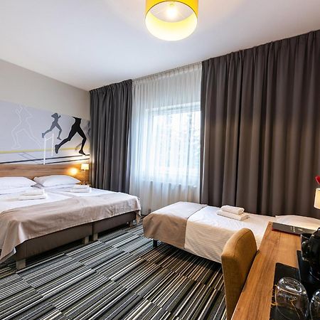 Hotel Maraton Szamotuły Esterno foto