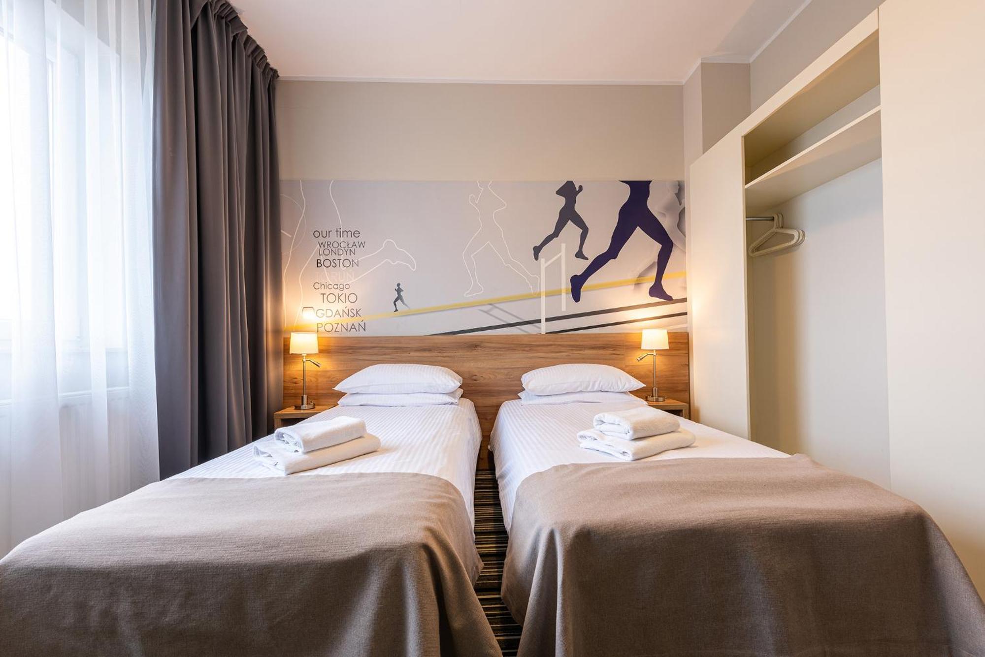 Hotel Maraton Szamotuły Esterno foto