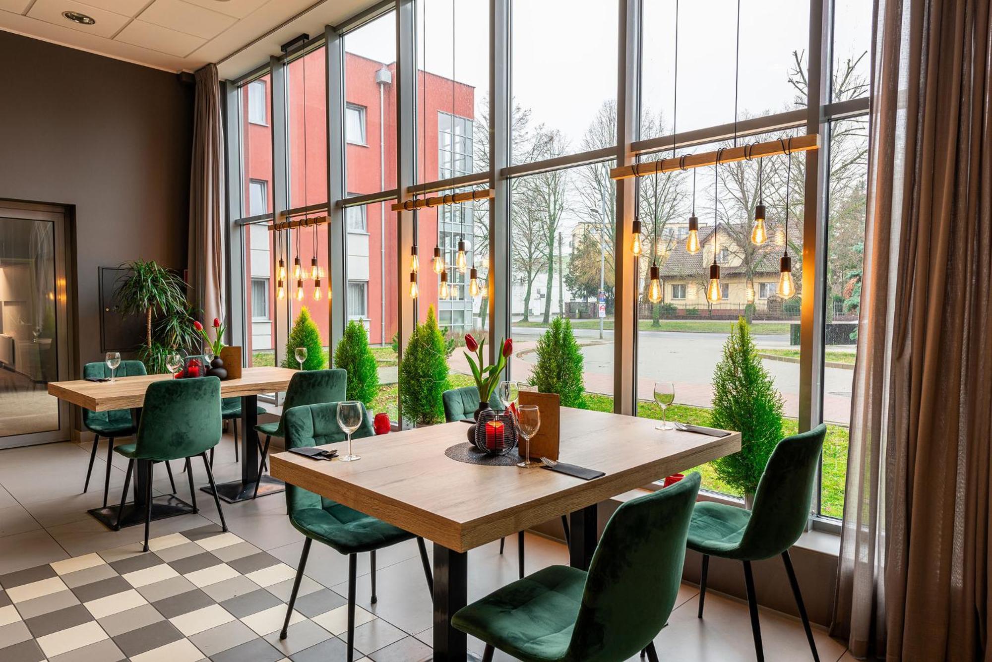 Hotel Maraton Szamotuły Esterno foto